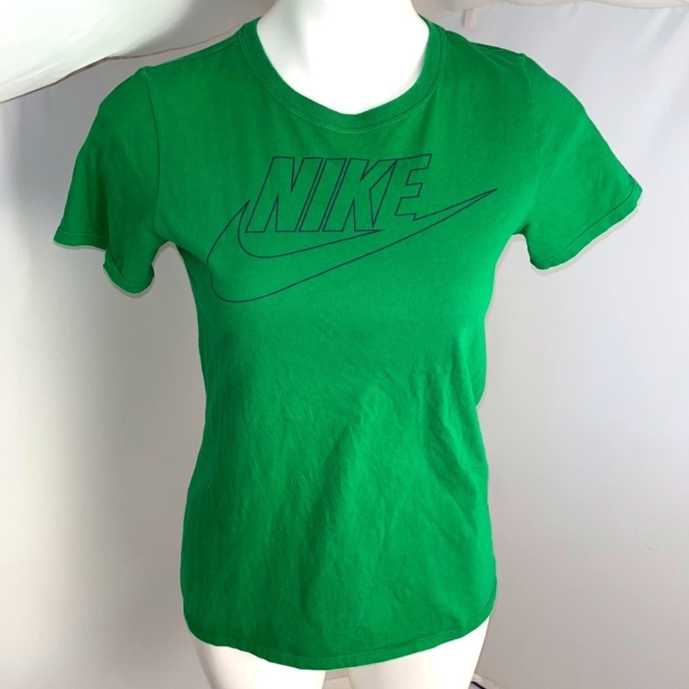 Nike fitted green swoosh logo short sleeve crew neck t-shirt